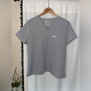FIGS technical collection scrub top women’s L large gray blue short sleeve tee